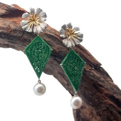 18k gold jadeite and cultured pearl earring